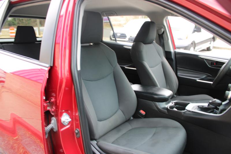 Toyota RAV4 LE FWD (Natl) 2021