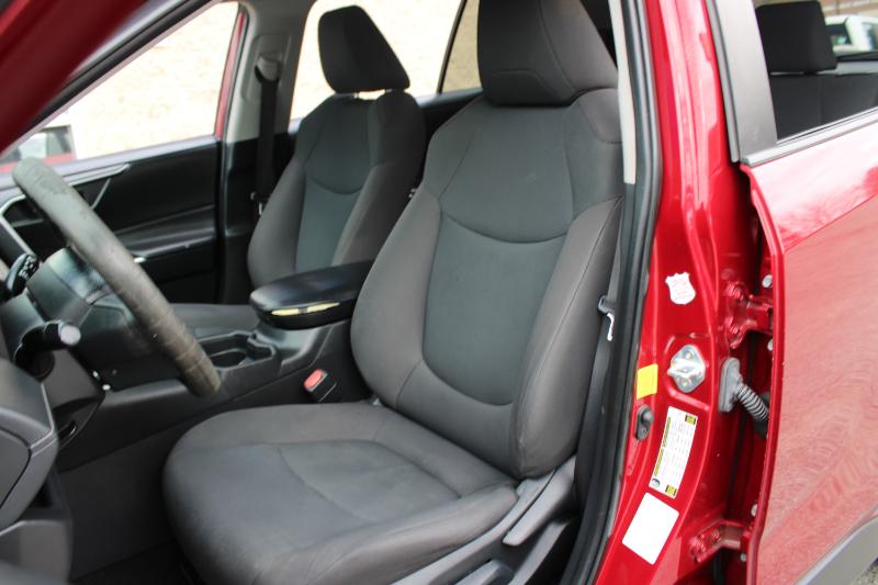 Toyota RAV4 LE FWD (Natl) 2021