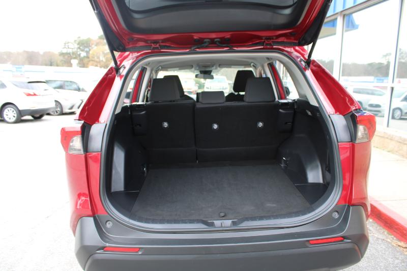 Toyota RAV4 LE FWD (Natl) 2021