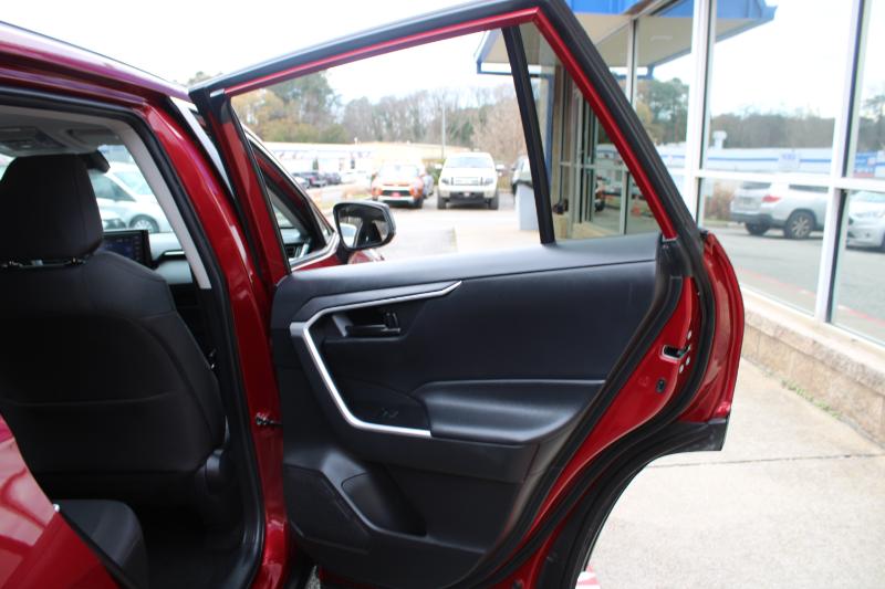 Toyota RAV4 LE FWD (Natl) 2021