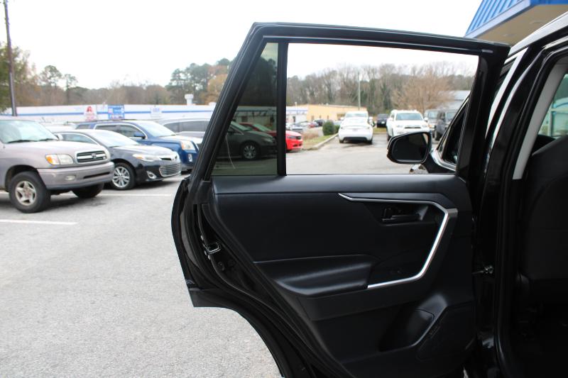 Toyota RAV4 Hybrid LE AWD (Natl) 2019