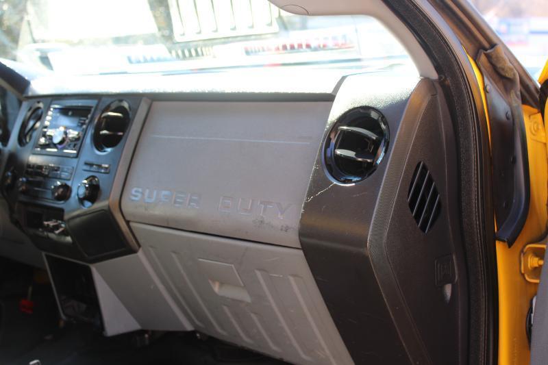 Ford Super Duty F-350 SRW 4WD Reg Cab 137" XLT 2015