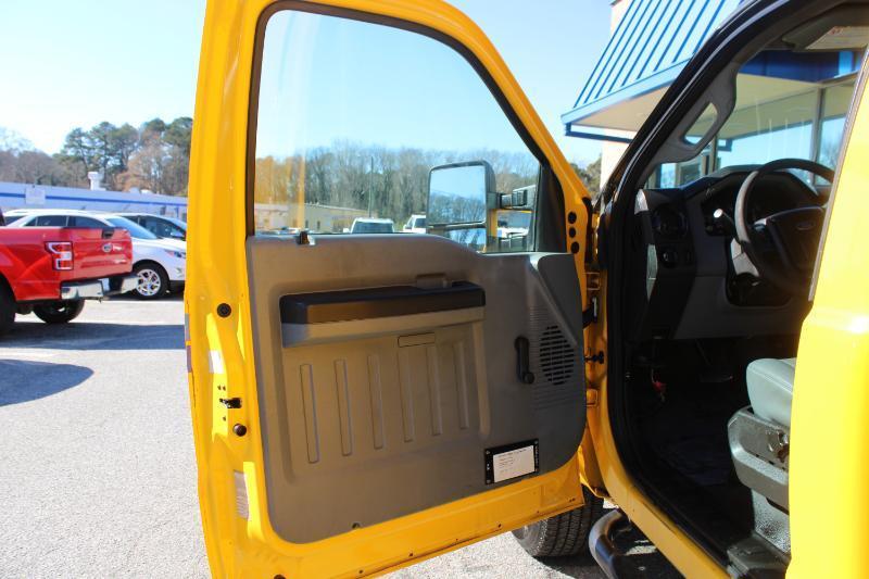 Ford Super Duty F-350 SRW 4WD Reg Cab 137" XLT 2015