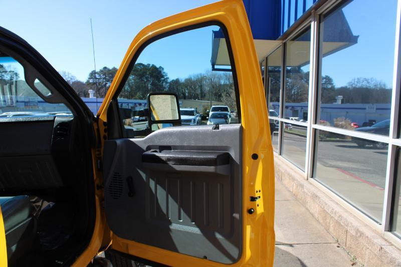 Ford Super Duty F-350 SRW 4WD Reg Cab 137" XLT 2015