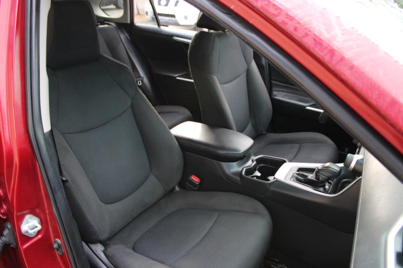 Toyota RAV4 LE FWD (Natl) 2019