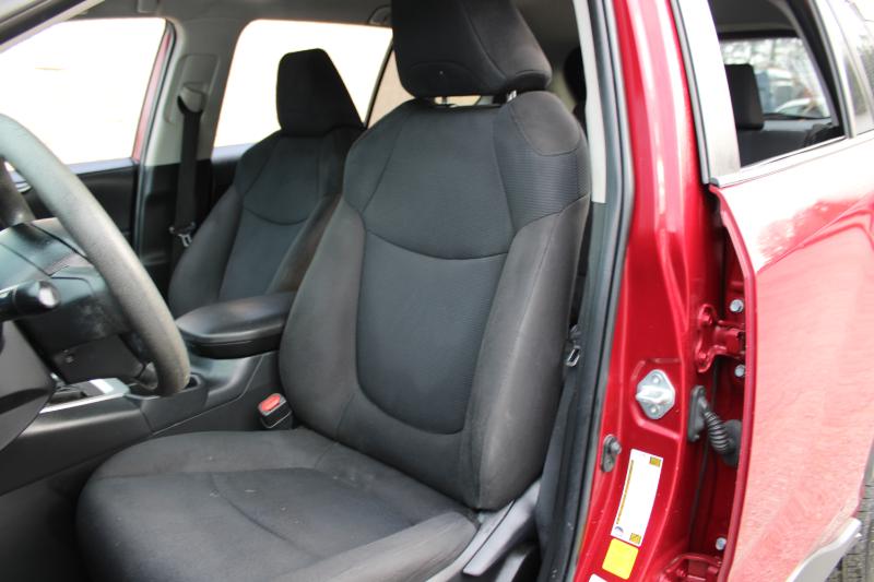 Toyota RAV4 LE FWD (Natl) 2019