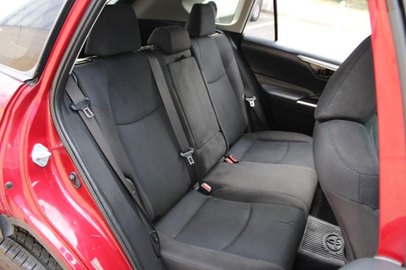 Toyota RAV4 LE FWD (Natl) 2019