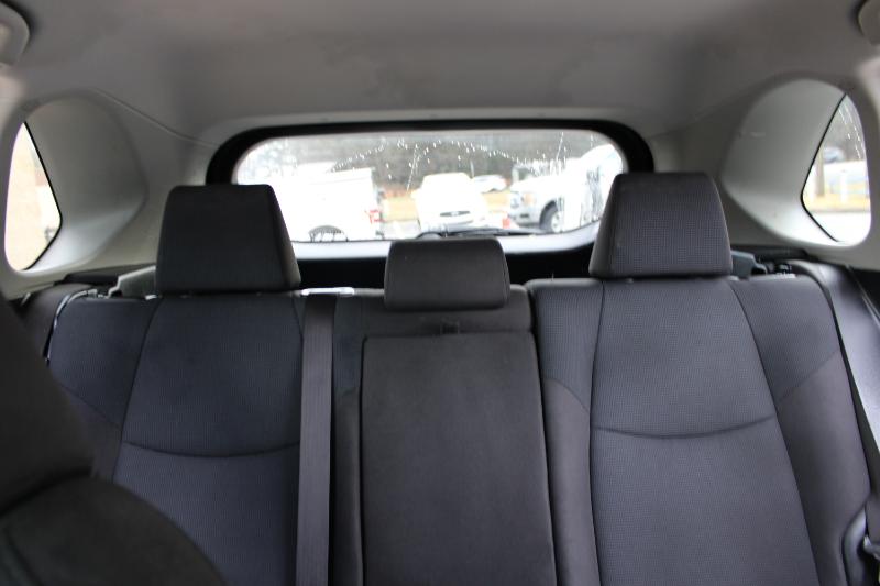 Toyota RAV4 LE FWD (Natl) 2019