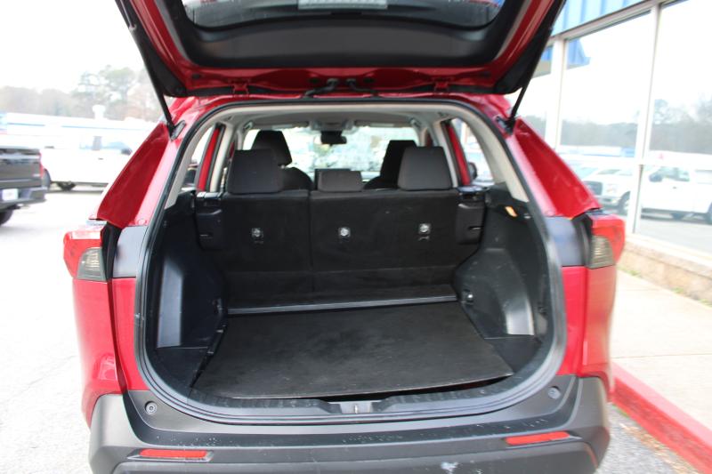 Toyota RAV4 LE FWD (Natl) 2019