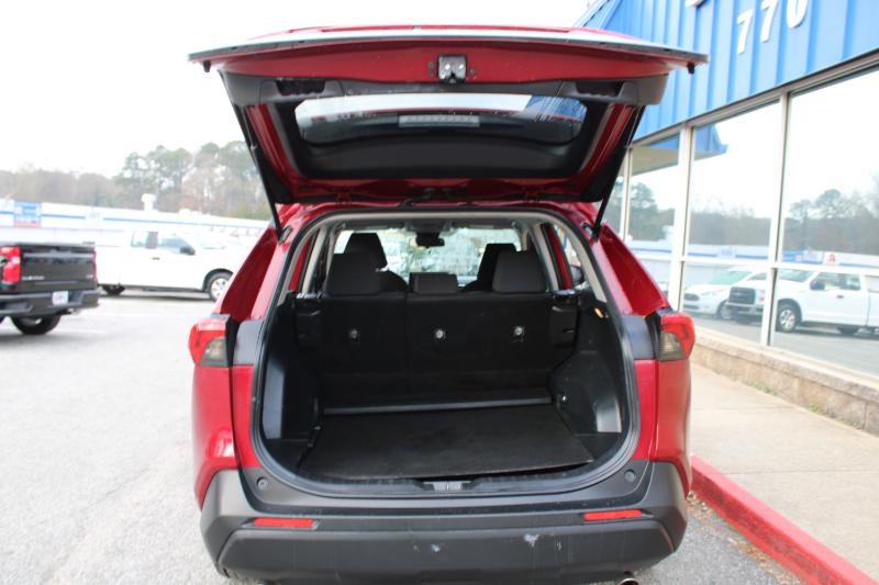 Toyota RAV4 LE FWD (Natl) 2019