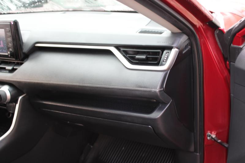 Toyota RAV4 LE FWD (Natl) 2019