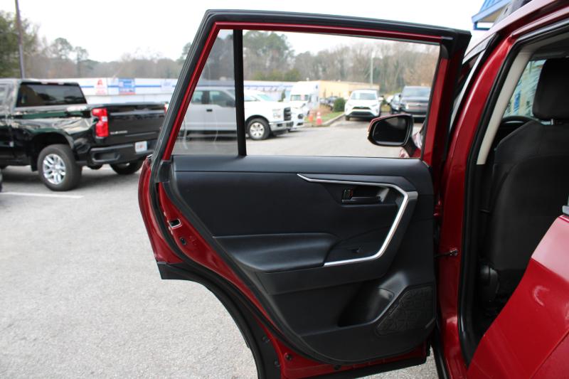 Toyota RAV4 LE FWD (Natl) 2019