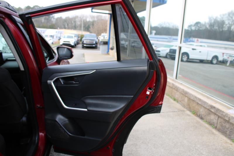 Toyota RAV4 LE FWD (Natl) 2019