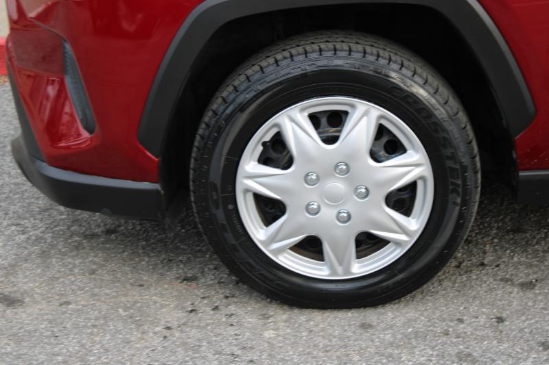 Toyota RAV4 LE FWD (Natl) 2019