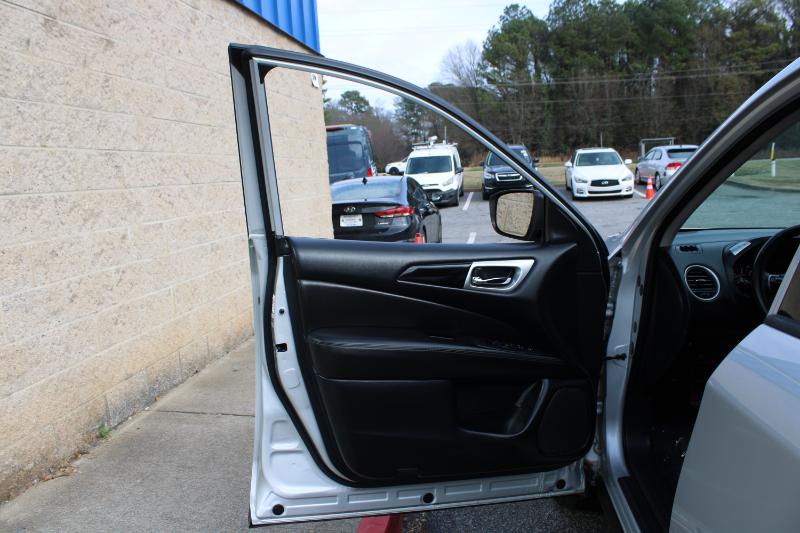 Nissan Pathfinder 4x4 SV 2018