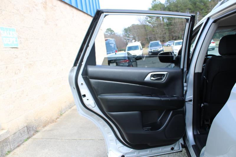 Nissan Pathfinder 4x4 SV 2018