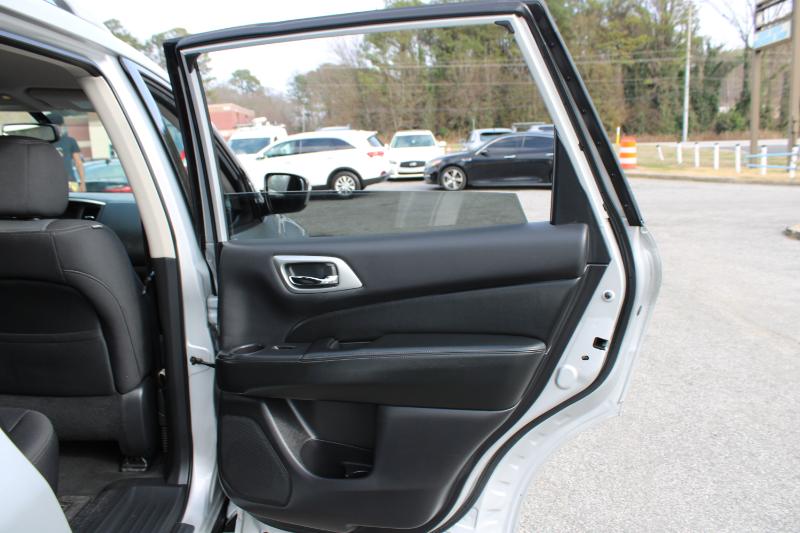 Nissan Pathfinder 4x4 SV 2018