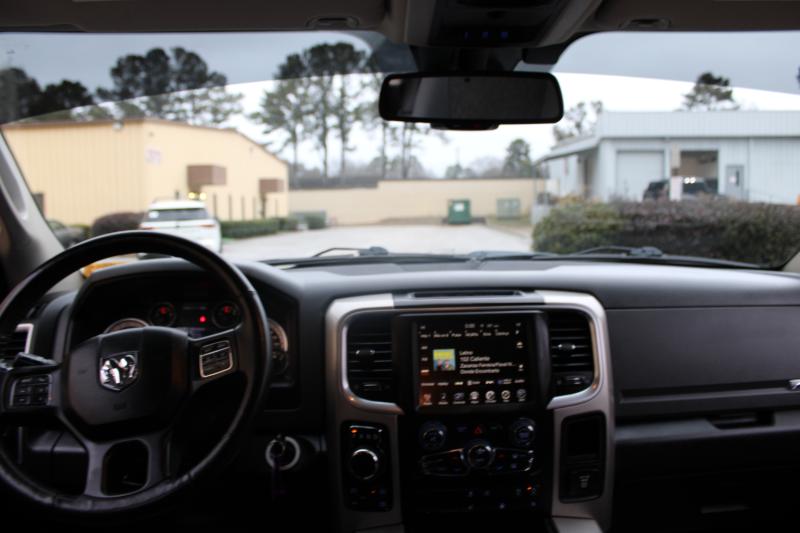 RAM 1500 Big Horn 4x4 Crew Cab 5'7" Box 2017