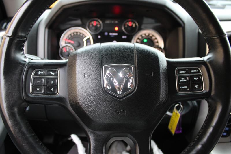 RAM 1500 Big Horn 4x4 Crew Cab 5'7" Box 2017