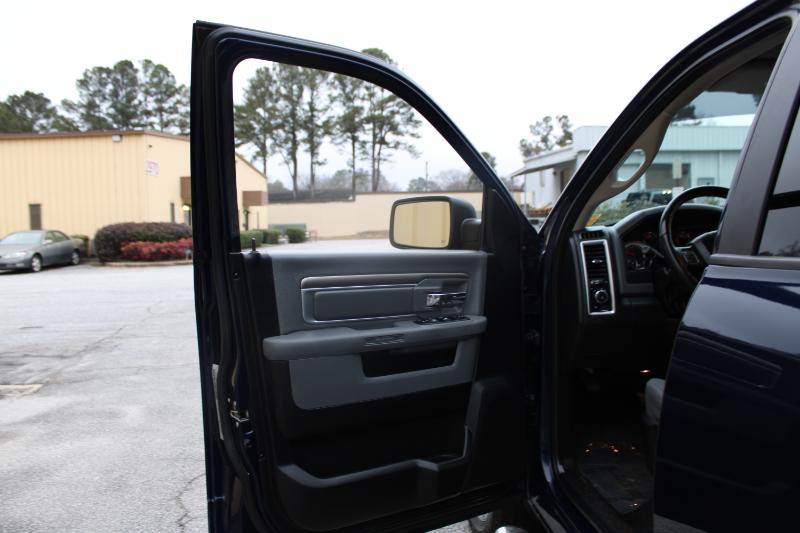 RAM 1500 Big Horn 4x4 Crew Cab 5'7" Box 2017