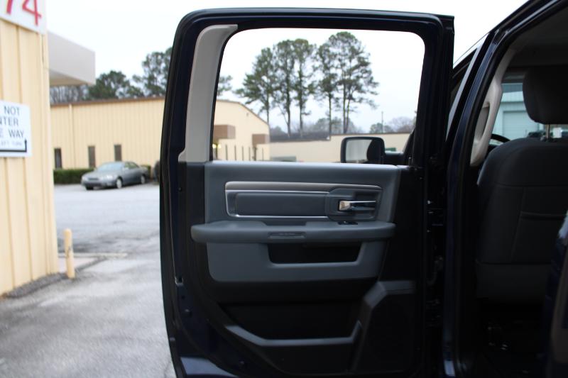 RAM 1500 Big Horn 4x4 Crew Cab 5'7" Box 2017