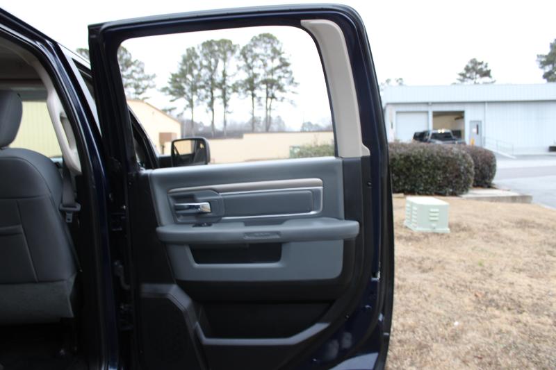 RAM 1500 Big Horn 4x4 Crew Cab 5'7" Box 2017