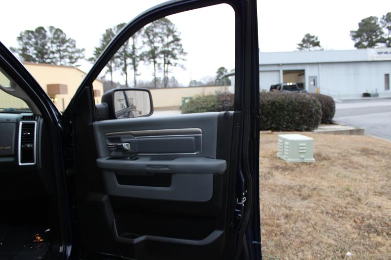 RAM 1500 Big Horn 4x4 Crew Cab 5'7" Box 2017