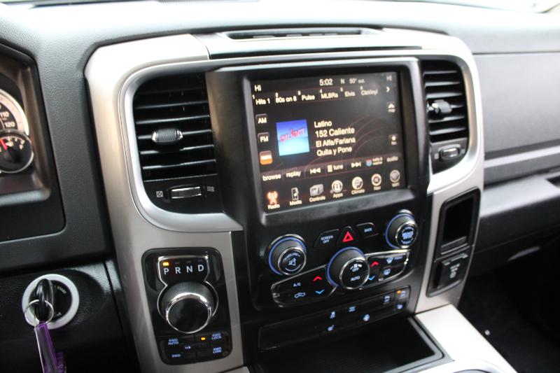 RAM 1500 Big Horn 4x4 Crew Cab 5'7" Box 2017