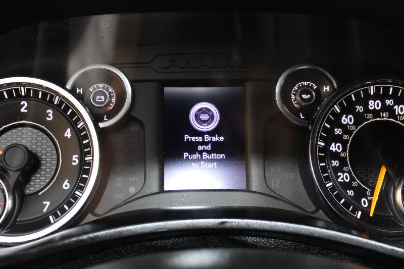 RAM 2500 Tradesman 4x4 Crew Cab 8' Box 2022