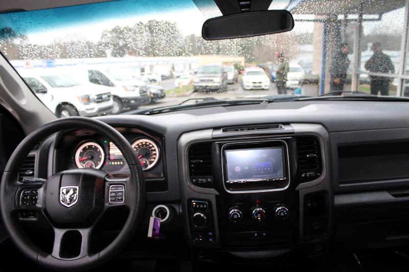 RAM 1500 Express 4x4 Crew Cab 5'7" Box 2018