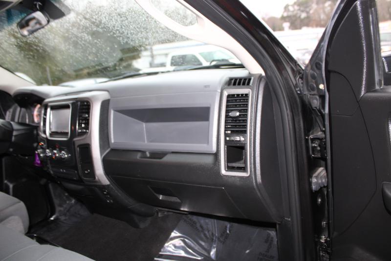 RAM 1500 Express 4x4 Crew Cab 5'7" Box 2018