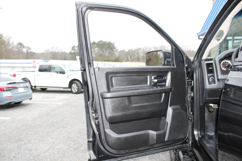 RAM 1500 Express 4x4 Crew Cab 5'7" Box 2018