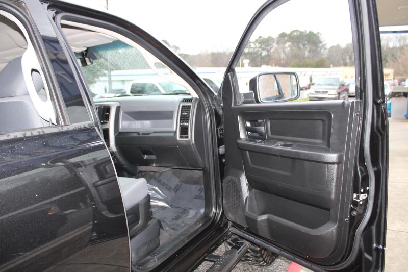 RAM 1500 Express 4x4 Crew Cab 5'7" Box 2018