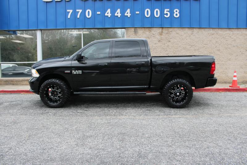 RAM 1500 Express 4x4 Crew Cab 5'7" Box 2018