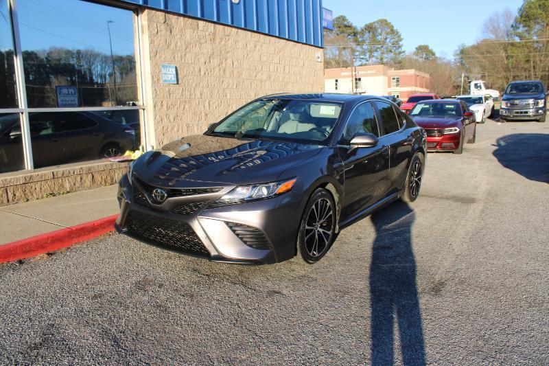 Toyota Camry SE Auto (Natl) 2020