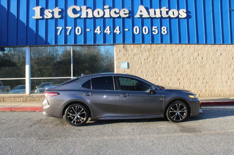 Toyota Camry SE Auto (Natl) 2020