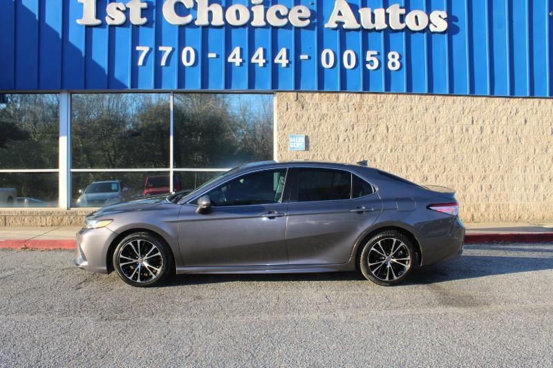 Toyota Camry SE Auto (Natl) 2020