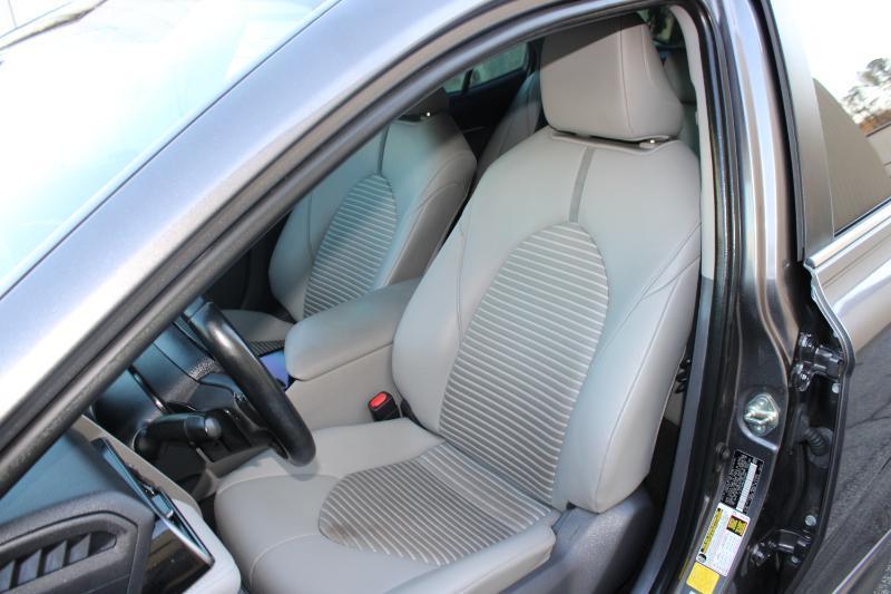 Toyota Camry SE Auto (Natl) 2020