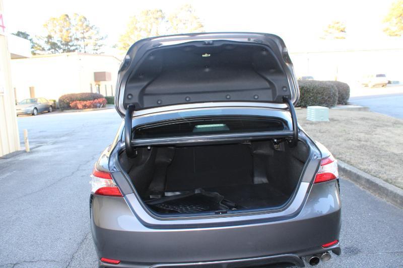 Toyota Camry SE Auto (Natl) 2020