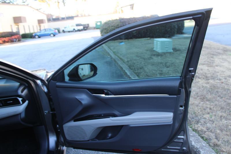 Toyota Camry SE Auto (Natl) 2020