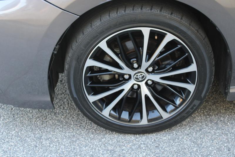 Toyota Camry SE Auto (Natl) 2020