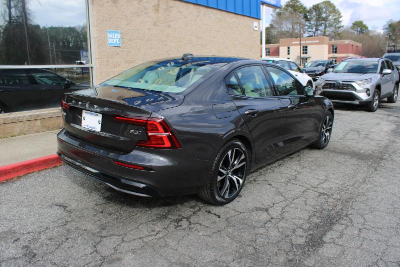 Volvo S60 B5 AWD Core Dark Theme 2023