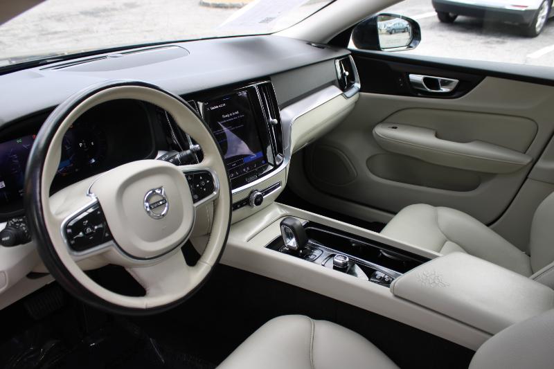 Volvo S60 B5 AWD Core Dark Theme 2023