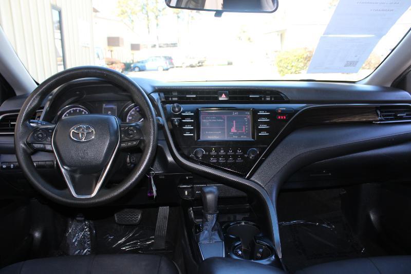 Toyota Camry LE Auto (Natl) 2019