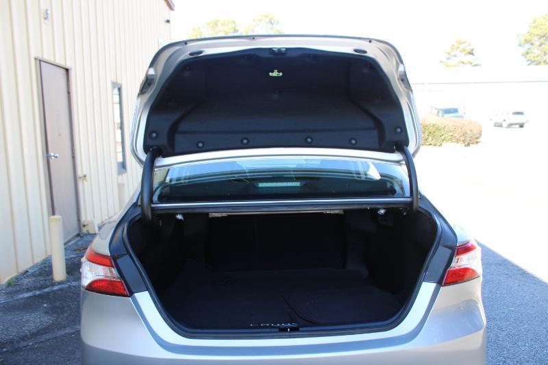 Toyota Camry LE Auto (Natl) 2019