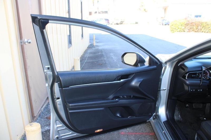 Toyota Camry LE Auto (Natl) 2019