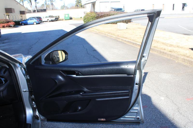 Toyota Camry LE Auto (Natl) 2019