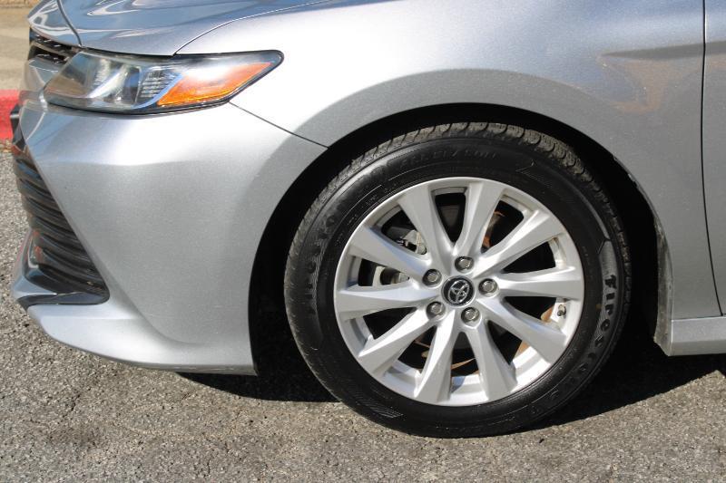 Toyota Camry LE Auto (Natl) 2019