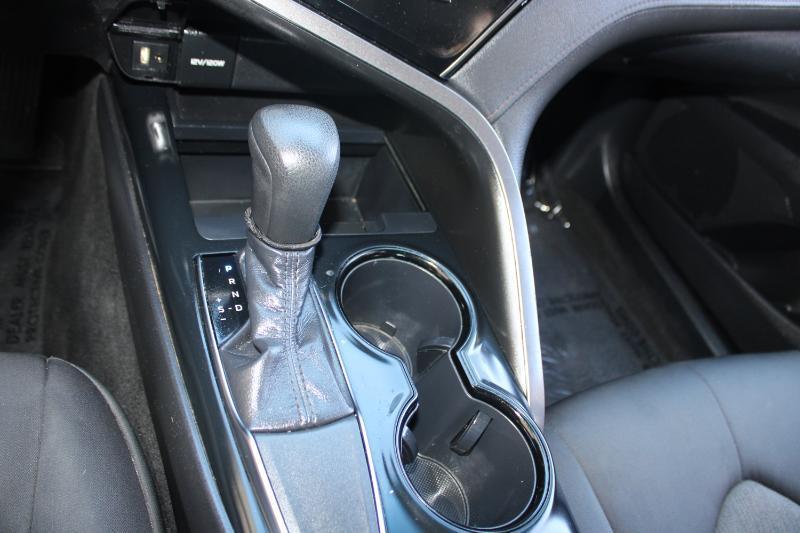 Toyota Camry LE Auto (Natl) 2019