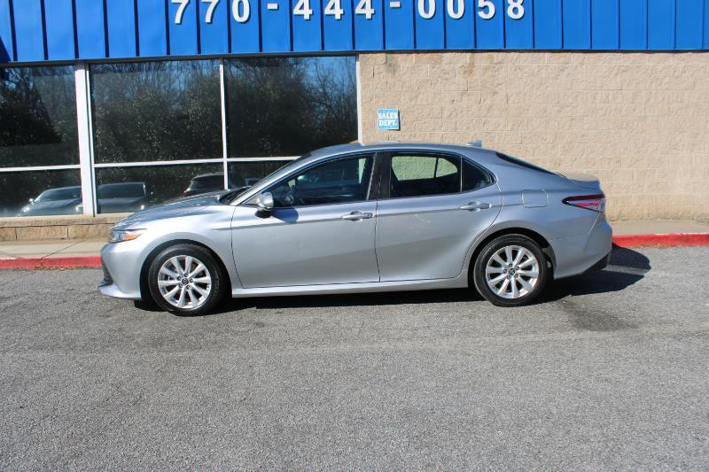 Toyota Camry LE Auto (Natl) 2019